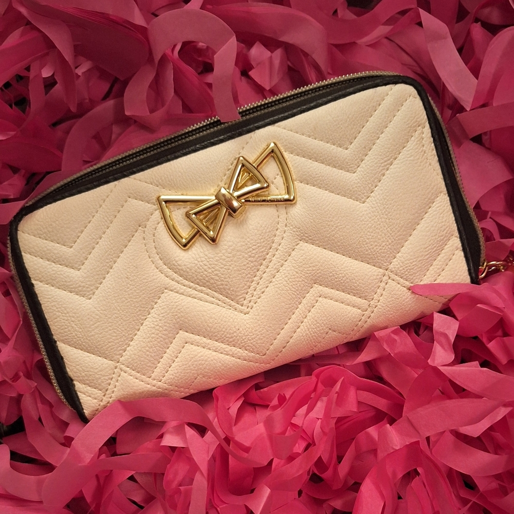 Betsey Johnson Wallet Cream Black w/ Hearts & Floral